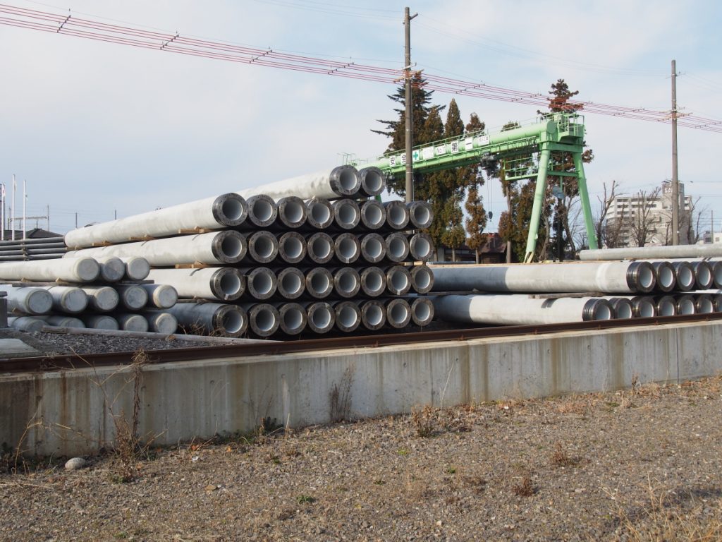 GO！ GO！ エレクトリシャン 小トリップ・シリーズ /番外編・No.4旅先で思いがけず《電柱の揺り籠》に遭遇するの巻 東北電力の関連会社・東北ポールを知ってますか？  ～福島県白河市・新白河駅そば～ | 電気仕掛けの記憶旅 電化の跡地発掘散歩